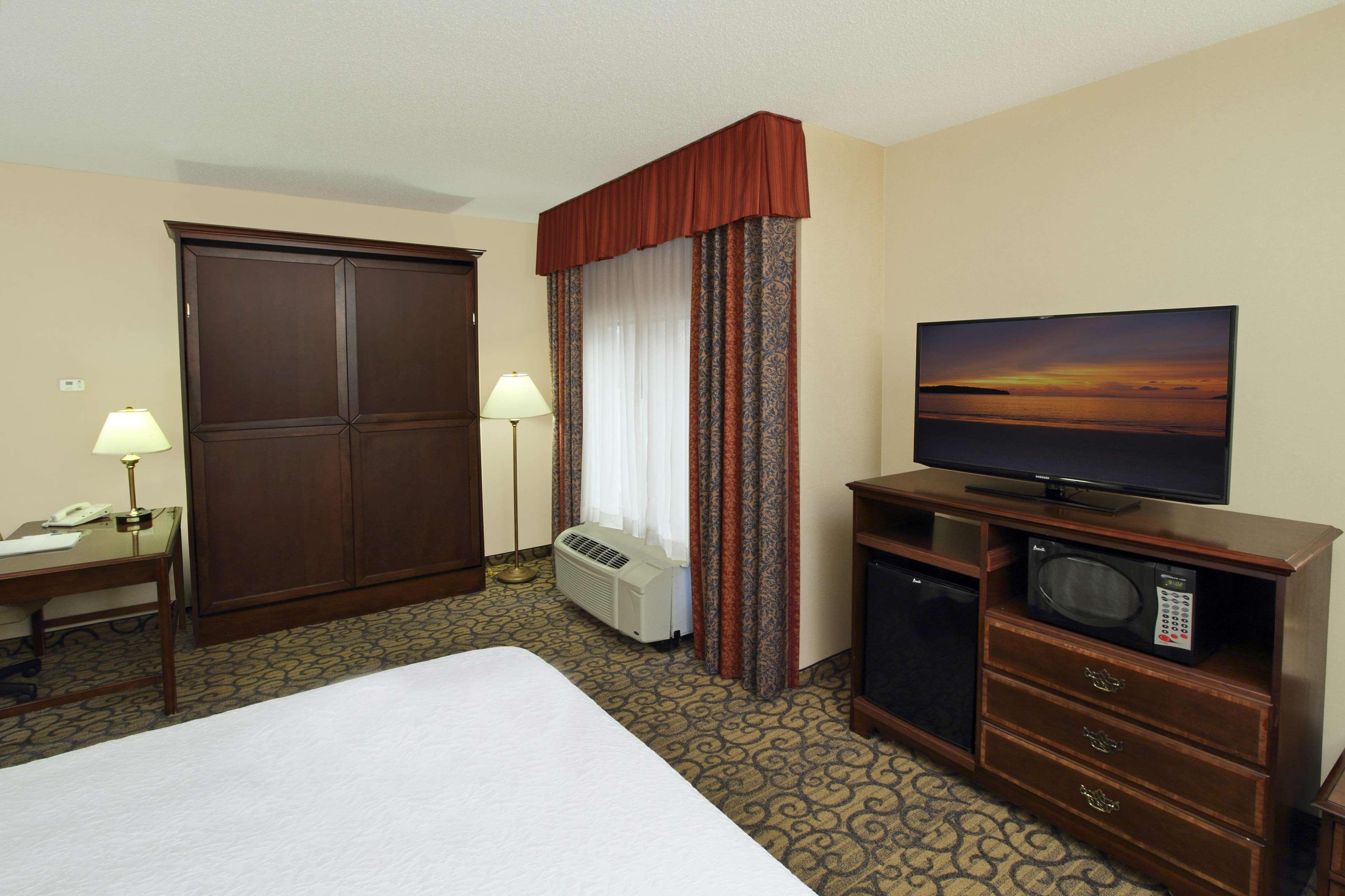 Hampton Inn Принстон Экстерьер фото
