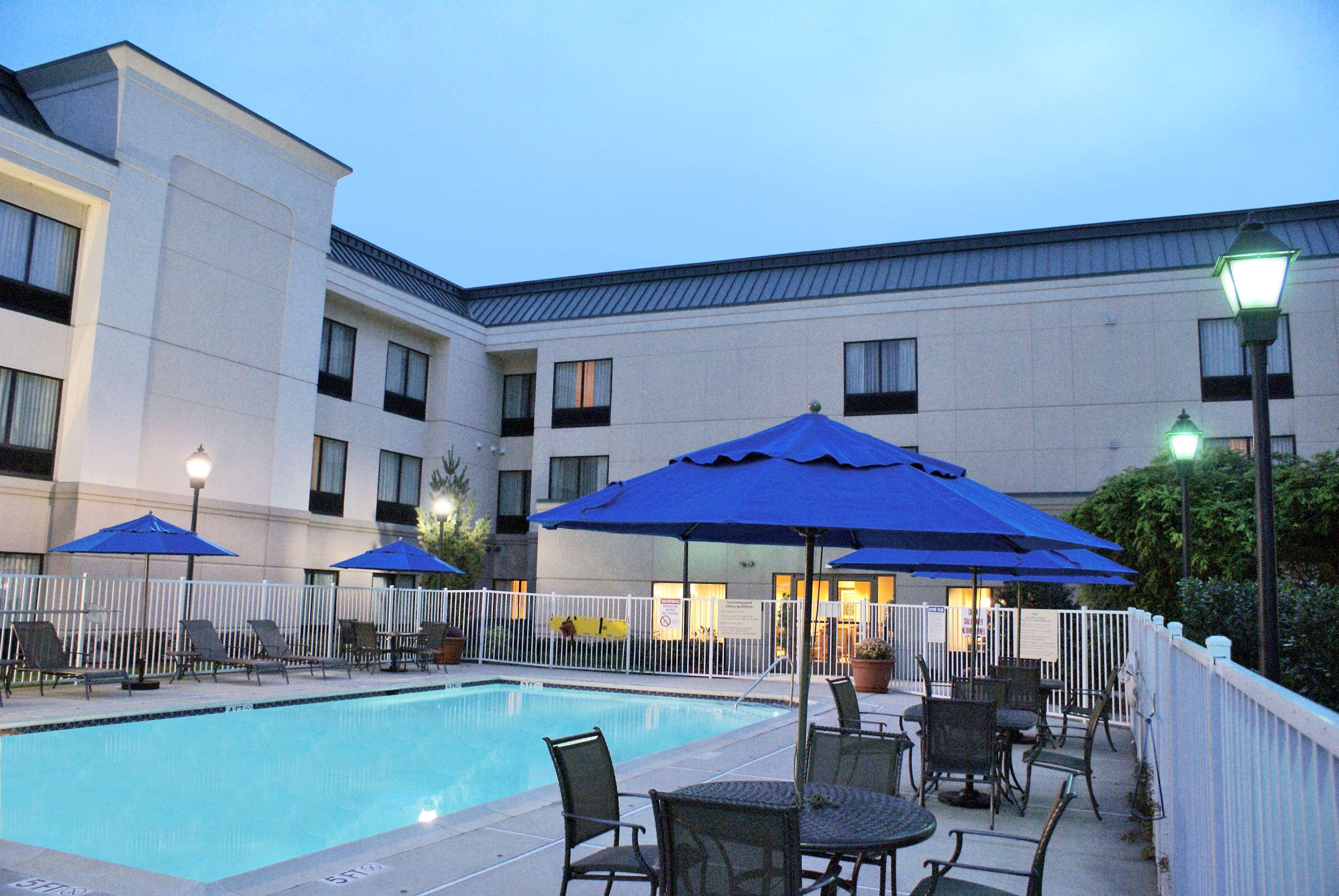 Hampton Inn Принстон Экстерьер фото