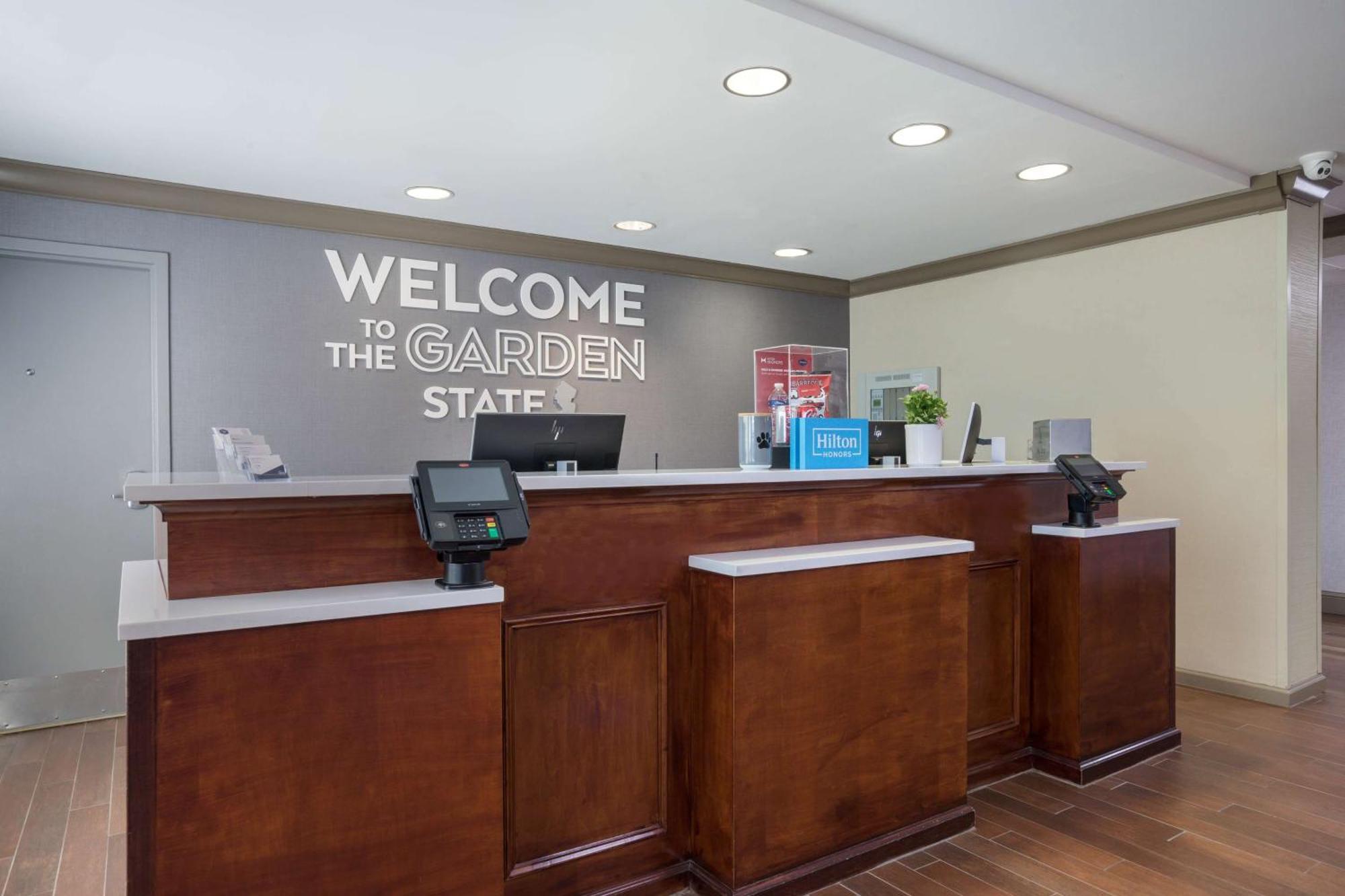 Hampton Inn Принстон Экстерьер фото