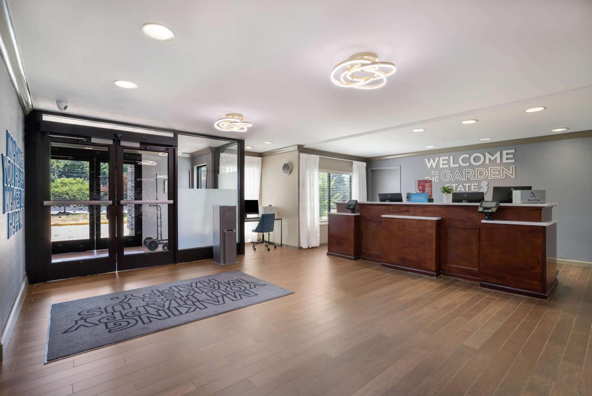 Hampton Inn Принстон Экстерьер фото