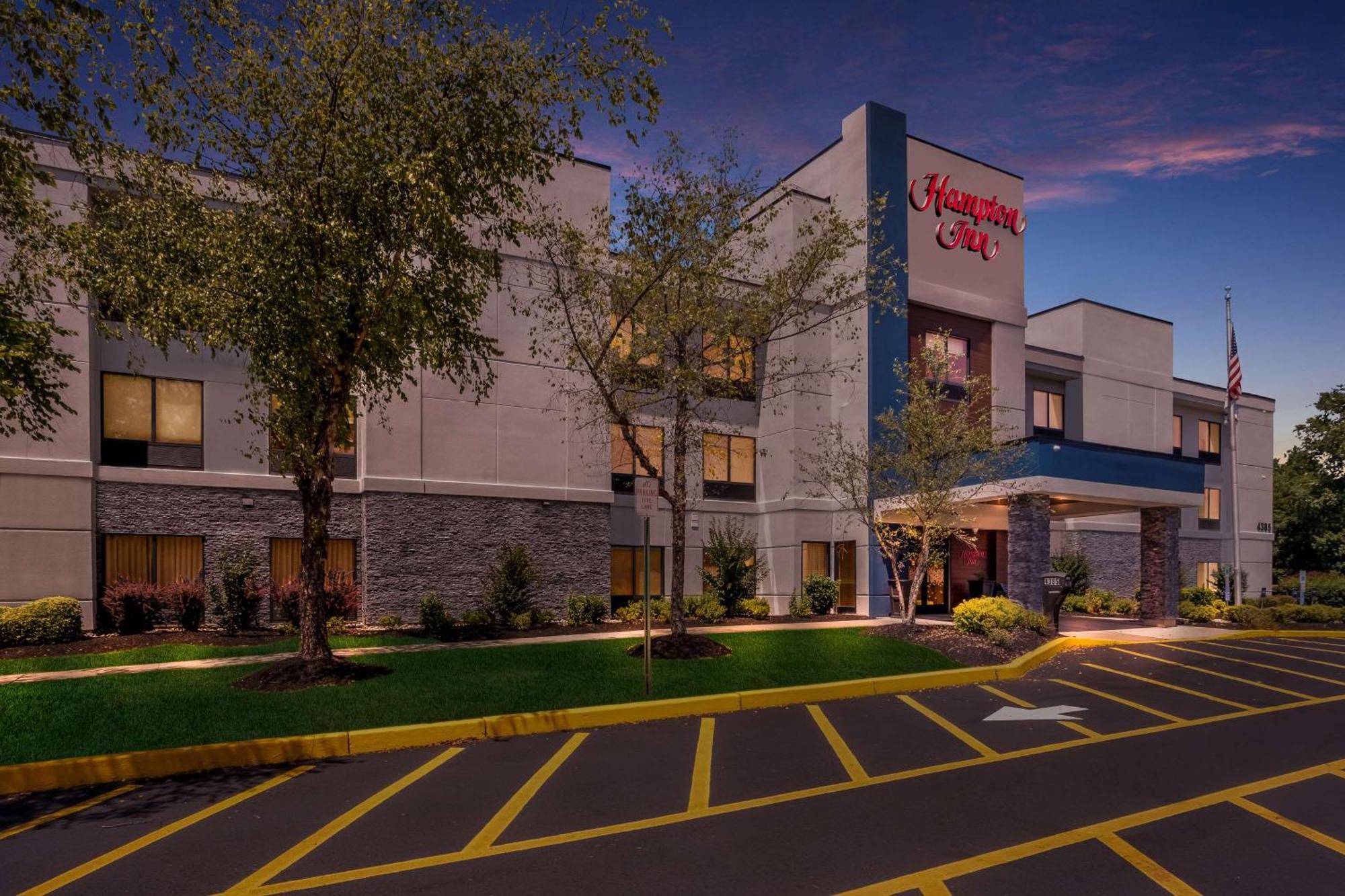 Hampton Inn Принстон Экстерьер фото